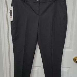 Dalia Black Capris